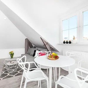 Pier By Oneapartments , Sopot Polska
